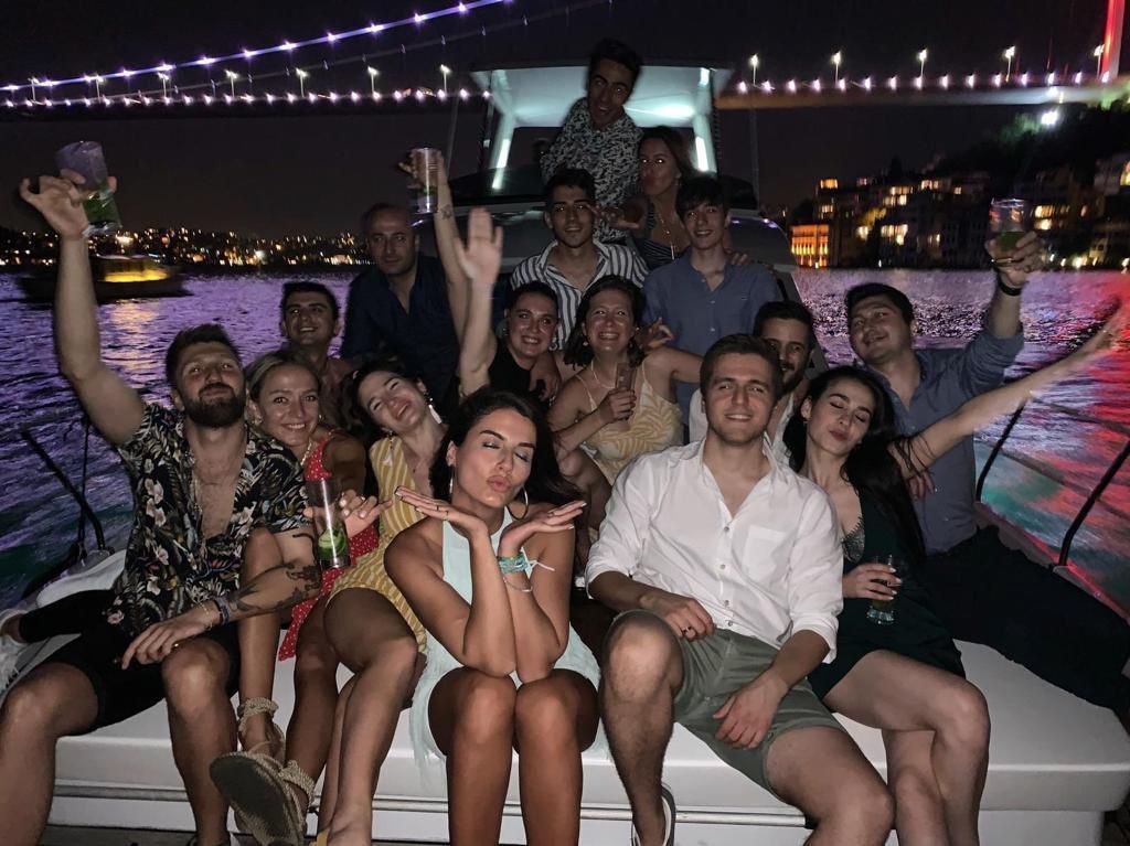 Teknede Bekarlığa Veda Partisi